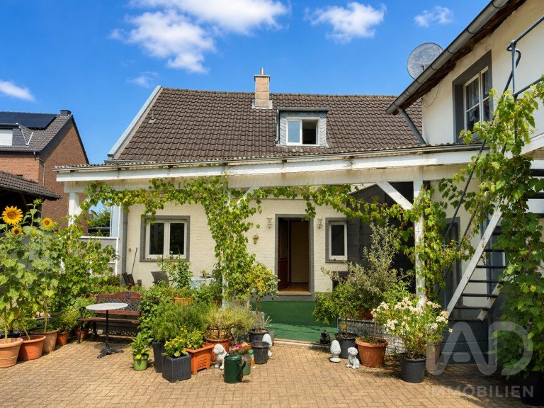 Hauptbild: F�r Macher, Schrauber und Selbstst�ndige: Zwei Wohnungen, Werkstatt, Hof und gro�er Garten